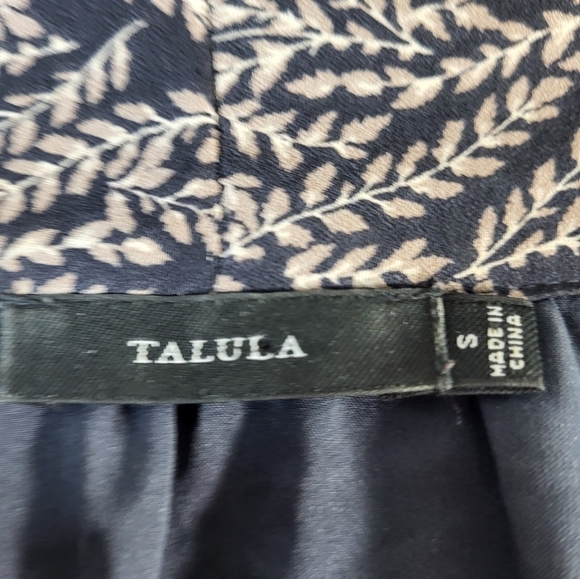 Aritzia Talula Tie Up Patterned Lined Blouse - Picture 9 of 10